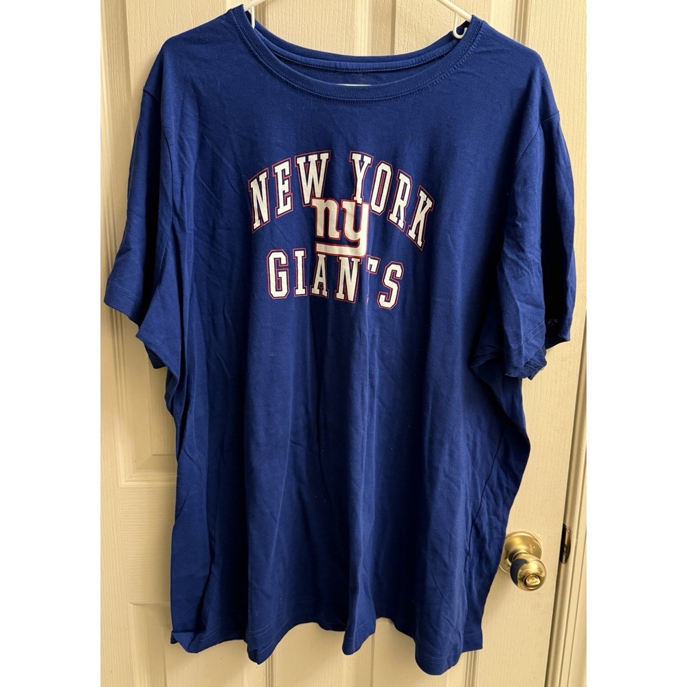 New York Giants NFL Apparel Woman's 2X T-Shirt. EUC